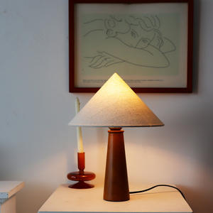 מנורת שולחן מעץ מלא בסגנון מודרני של אמצע המאה, עם אהיל בד בצורת חרוט, מנורת שולחן צד למיטה לתאורת פנים דקורטיבית - Product Image 3