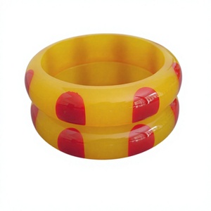 Juego de Brazaletes de Resina Acrílica Amarilla de Lujo 2026, Diseño Moderno y Elegante con Patrón de Puntos Rojos y Negros, Joyería Unisex de Moda - Product Image 3