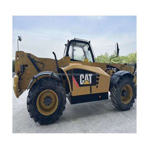Chariot télescopique diesel CAT d'occasion TH414 4x4 tout-terrain avec pneus pneumatiques, commande en position debout, mât à trois sections et déplaceur latéral hydraulique - Product Image 2