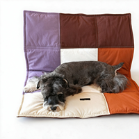 Coussin de voyage matelassé imperméable et portable pour chien et chat, petit et moyen, avec blocs de couleur, pour siège de voiture, camping et extérieur