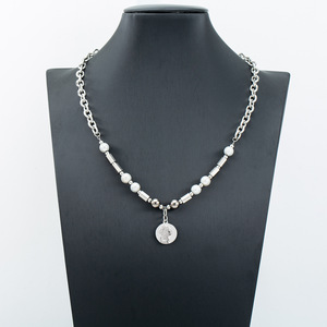 สร้อยคอจี้สแตนเลสพร้อมลูกปัดทรงเรขาคณิตและจี้ทรงกลมลายนูนสำหรับเครื่องประดับแฟชั่น - Product Image 2