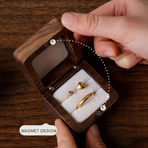 Caja <span class=keywords><strong>de</strong></span> anillo <span class=keywords><strong>de</strong></span> madera pequeña vintage con inserto <span class=keywords><strong>de</strong></span> terciopelo suave, soporte <span class=keywords><strong>de</strong></span> propuesta pulido para compromiso, caja <span class=keywords><strong>de</strong></span> regalo personalizada para boda - Product Image 6