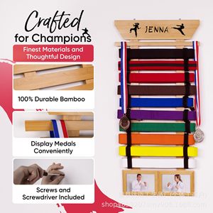 Estante de madera para guardar cinturones de Taekwondo con colgador de medallas y marco de fotos para exhibición de artes marciales - Product Image 1