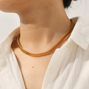 Joyería <span class=keywords><strong>de</strong></span> acero inoxidable chapado en oro brillante corazón colgante collar <span class=keywords><strong>de</strong></span> cadena Toggle Unisex Joyería - Product Image 1