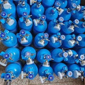 Prix d'usine TPED certifié 150BAR 2/4L petite <span class=keywords><strong>bouteille</strong></span> d'oxygène médical portable fabriquée en Chine à vendre - Product Image 2