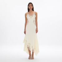 Gaun Maxi Wanita Custom dengan Label Pribadi, Warna Putih Gading, Renda Makrame, Kerah V, Tali Spaghetti, Potongan Asimetris, dan Detail Cut Out