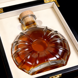 Botella de Vidrio Personalizada Premium para Whisky, <span class=keywords><strong>Vodka</strong></span> o Vino, Cuadrada, Plana, Reutilizable, con Impresión Serigrafiada XO - Product Image 6