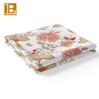 Tissu en coton peigné BILU, imprimé rétro floral aux grandes fleurs de grenade et fraises, style années 80, pour vêtements et matières textiles.