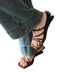 Mules compensées à <span class=keywords><strong>talon</strong></span> ultra haut pour femme Tracy, imprimé léopard, bout carré, à enfiler, dessus en cuir microfibre, doublure intérieure en PU souple, collection Printemps - Product Image 1