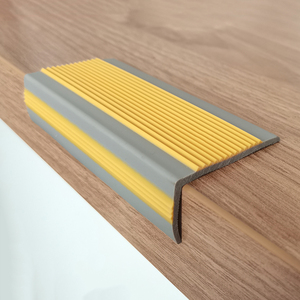 Bande PVC plate antidérapante moderne, écologique et durable pour les bords d'<span class=keywords><strong>escalier</strong></span>, <span class=keywords><strong>bandes</strong></span> de sécurité <span class=keywords><strong>antidérapantes</strong></span>, imperméables, classe B1, résistantes au feu - Product Image 3