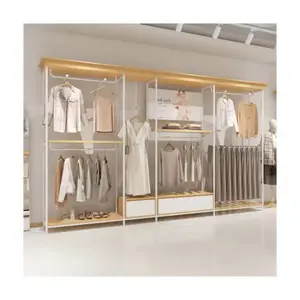 Lüks giyim mağazası armatürleri merkezi metal altın duvar zemin standı özel elbise vitrin rafı