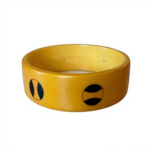 Pulseras de Resina Acrílica Hechas a Mano con Diseño de Dibujos Animados, Joyería de Moda Única Unisex, Diseño Blanco con Ojos Negros para Mujer - Product Image 2