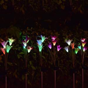Lampes solaires de jardin à 4 têtes en forme de lys, LED à changement de couleur, décoration de pelouse extérieure, résistantes à l'eau, autoportantes - Product Image 4