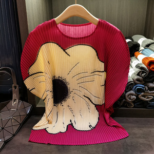 เสื้อยืดพลีททรงหลวมไซส์ใหญ่ลายดอกทานตะวัน ปี 2026 สำหรับผู้หญิง แขนทรงปีกค้างคาว ลายสก็อตแบบเป็นทางการ 3 มิติ เป็นมิตรกับสิ่งแวดล้อม ประดับลูกปัดแบบโปร่ง สำหรับฤดูร้อน - Product Image 5