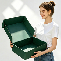 Caja de Cartón para Envíos de Ropa, Ecológica, de Alta Gama, Hecha con Materiales Reciclados, con Logotipo Personalizado en Relieve UV y Forro de Esponja, Venta al Por Mayor