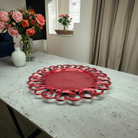 Assiette de présentation 13 pouces rouge à motif végétal peinte à la main, bord ouvert, en plastique durable, pour mariage