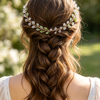 Guirlande de cheveux bohème irisée avec fleurs perlées, feuilles vertes féériques et cristaux, bijou de cheveux pour demoiselle d'honneur et mariée, pour mariage et bal de promo