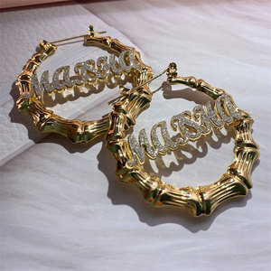 Pendientes de aro personalizados en color oro para mujer, chapados en oro PVD de 14k y 18k, de acero inoxidable 316L, con nombre personalizado, diseño de bambú. - Product Image 4