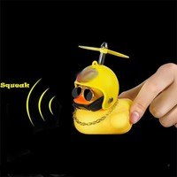 Venta al por Mayor de Decoraciones para Autos, Adornos de Patos Amarillos de Goma, Mini Cascos Lindos, Adornos de Patos para Autos de Fabricantes