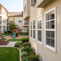 Ventanas Corredizas Insonorizadas de PVC Estilo Americano con Mosquitera, Diseño Moderno para Hogar y Oficina, Ventanas Verticales de Vinilo Suave