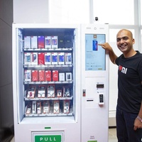 Moniteur à écran tactile pour le café, design personnalisé, distributeur intelligent de pizzas en libre-service pour l'extérieur et les entreprises