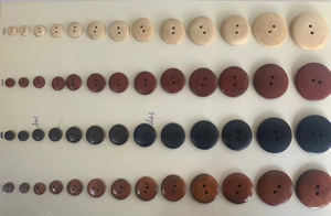 أزرار خشبية ذات 4 فتحات على الطراز الحديث صديقة للبيئة مخصصة 10-30 للمعاطف والتريكو بشكل صديق للبيئة مع مجموعة متنوعة من خيارات الألوان - Product Image 4