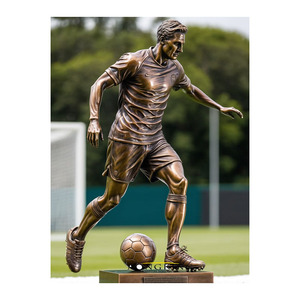 Grande Scultura di Uomo in Bronzo che Gioca a Calcio Statua di Giocatore di Calcio in Ottone a Grandezza Naturale - Product Image 5