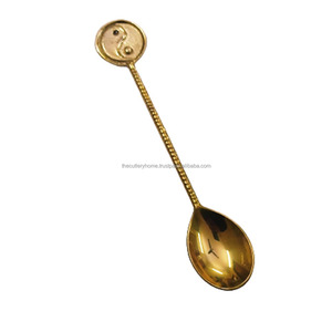 Cuillère à dessert en forme de D à long manche en laiton plaqué or gaufré côtelé Ensemble de couverts au design unique pour la maison - Product Image 2