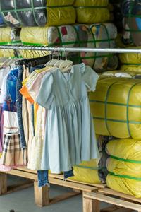 <span class=keywords><strong>Ropa</strong></span> Usada <span class=keywords><strong>de</strong></span> Verano <span class=keywords><strong>de</strong></span> Alta Calidad y Bajo Precio <span class=keywords><strong>de</strong></span> la Marca C02 Ldxq, Venta al por Mayor a Granel, Camisas, Vestidos, Pantalones, Faldas, <span class=keywords><strong>Ropa</strong></span> <span class=keywords><strong>Infantil</strong></span> Mixta - Product Image 2