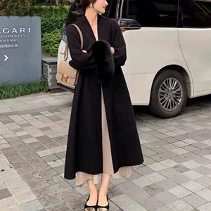 女性手作り両面カシミヤコートビッグVネックフォックスファーカフスウールコートOEM卸売工場2025AW - Product Image 1