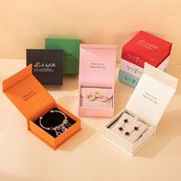 Boîte de rangement pour collier, bague, bracelet, badge, broche, boîte cadeau en carton rigide en forme de livre, best-seller