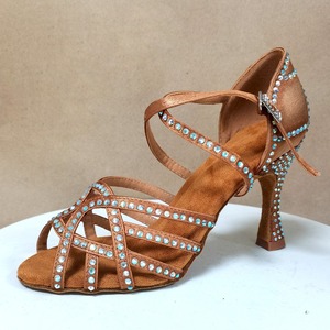 Chaussures <span class=keywords><strong>de</strong></span> danse salsa pour femmes adultes, talons hauts, semelle souple, dessus en satin, semelle extérieure en cuir véritable, chaussures <span class=keywords><strong>de</strong></span> sport d'intérieur pour la performance - Product Image 1