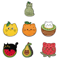 Broche en métal de dessin animé créatif fruit fraise pastèque avec chat noir mignon Animal Orange citron broche