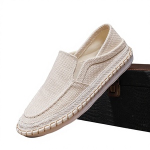 <span class=keywords><strong>รองเท้า</strong></span>ผ้าใบผู้ชายสีเทาแบบสวม ดีไซน์ระบายอากาศ น้ำหนักเบา เหมาะสำหรับฤดูใบไม้ผลิ/ฤดูใบไม้ร่วง ฤดูร้อน พื้น<span class=keywords><strong>รองเท้า</strong></span>ทำจากยางสีขาวมีลาย EVERGREEN - Product Image 1