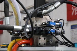 <span class=keywords><strong>Presse</strong></span> à emboutissage profond servo-<span class=keywords><strong>hydraulique</strong></span> de 400 tonnes à multi-éjecteurs pour le formage de tôles automobiles, CE ODM, à économie d'énergie - Product Image 6