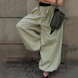 Pantalones Bombachos de Mujer Hechos a Medida de Alta Calidad, Corte Relajado, Cómodos y Casuales, con Cintura Media y Dobladillo Elástico - Product Image 5