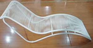 Tumbona de ratán para exteriores con estilo moderno, muebles de metal modernos para patio, parque o villa, disfrutando del sol - Product Image 2