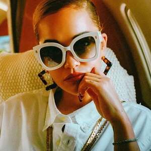 Lunettes de soleil œil-de-chat tendance 2021, élégantes, avec logo personnalisé, verres dégradés, protection UV400, surdimensionnées, carrées, pour femmes - Product Image 2