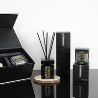 Ensemble cadeau de bougie parfumée rouge de luxe et diffuseur à bâtonnets avec emballage personnalisé pour la fragrance d'intérieur