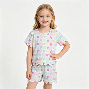 Conjunto floral azul claro para niñas pequeñas, top de manga corta con ribete festoneado y pantalones cortos con cordón a juego, ropa informal de verano para niños - Product Image 5