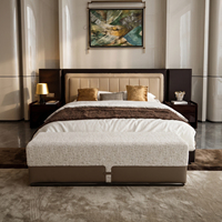 Lit plateforme de luxe léger en bois et cuir, avec tête de lit rectangulaire capitonnée, personnalisable pour chambre à coucher