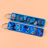 En gros, porte-clés rectangulaire en fer, double face, avec motifs de dessins animés, d'anime, de maison, de fille et de médicaments, et pendentif tissé brodé avec ourlet