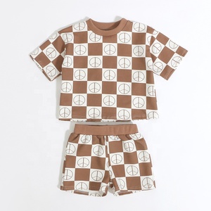 <span class=keywords><strong>Abbigliamento</strong></span> per bambini di vendita caldo all'ingrosso modello di segno di pace personalizzato top con pantaloncini set di due pezzi per <span class=keywords><strong>abbigliamento</strong></span> da bambino in cotone organico - Product Image 2