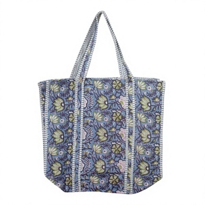 Hermosa Bolsa de Mano Acolchada 100% Algodón, Grande, Suave, con Estampado Floral, Diseño Artesanal Vintage Bohemio, Abertura Superior Abierta, para Viajes y Compras - Product Image 1