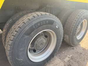 รถบรรทุกหนักมือสอง Sinotruk HOWO/Shacman 371/400/430 แรงม้า 8X4 เครื่องยนต์ Weichai กล้องมองหลัง เกียร์ธรรมดา 10 สปีด - Product Image 3