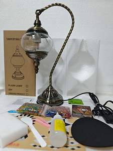 Türkischer Stil DIY Handgefertigte LED-Tischlampe Glas-Eisen-Gehäuse Netzstromversorgung Mediterranes Design Mehrfarbiger Schirm für - Product Image 3