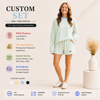 Ensemble de survêtement décontracté 2 pièces pour femme, avec sweat-shirt oversize à col rond à rayures horizontales bleues et jaunes et short à cordon de serrage, longueur genou, 100% coton