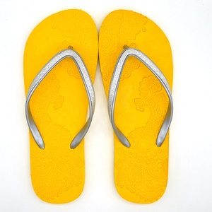 <span class=keywords><strong>Ciabatte</strong></span> da <span class=keywords><strong>Donna</strong></span> Argento Rosso con Rilievo e Cinturino in PVC, Logo Personalizzato per Infradito Femminili - Product Image 3