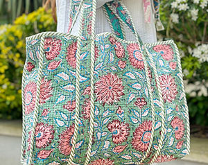 <span class=keywords><strong>Borsa</strong></span> Tote Grande Reversibile <span class=keywords><strong>Trapuntata</strong></span> in Cotone Stampato a Mano Arancione e Rosa, <span class=keywords><strong>Borsa</strong></span> a Spalla Fatta a Mano da Viaggio - Product Image 2