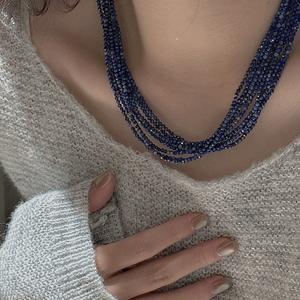 Collier multi-rangs en argent pur S925, perles de cristal noires pointues, design vintage français élégant, fin, scintillant et raffiné - Product Image 2